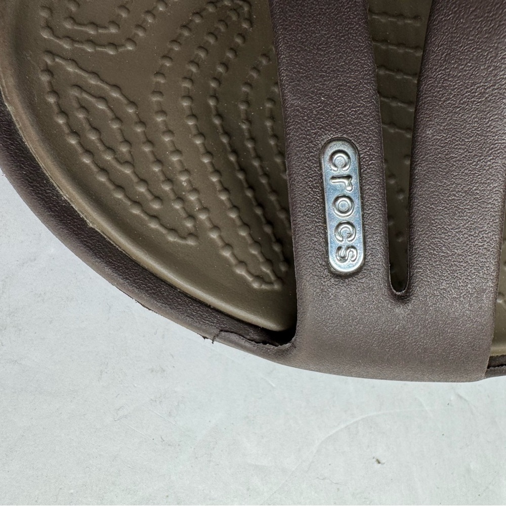 CROCS Brown Comfort Sandals Slip-On Design strappy 8 summer vacation beach - Picture 9 of 9